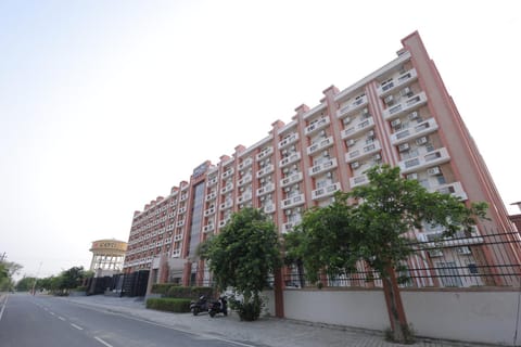 Property building, Day