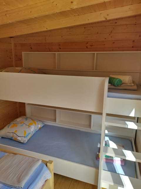 Bedroom, bunk bed