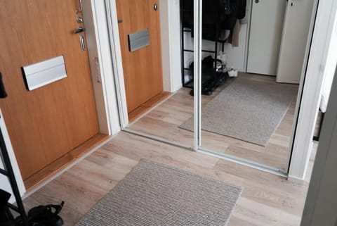 Tyylikäs hyvin varusteltu asunto. Oma autopaikka. Apartment in Uusimaa