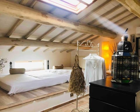 Photo of the whole room, Bedroom