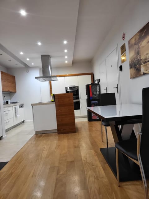 Kitchen or kitchenette, Dining area, dishwasher, minibar, pet friendly, stove