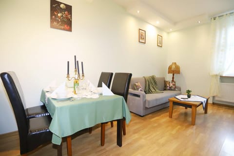 Communal lounge/ TV room, Living room, Dining area