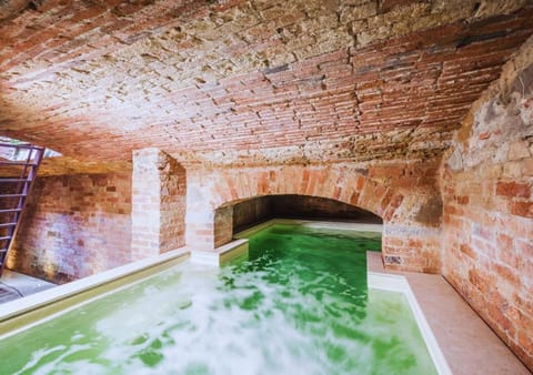 Hot Tub, Swimming pool