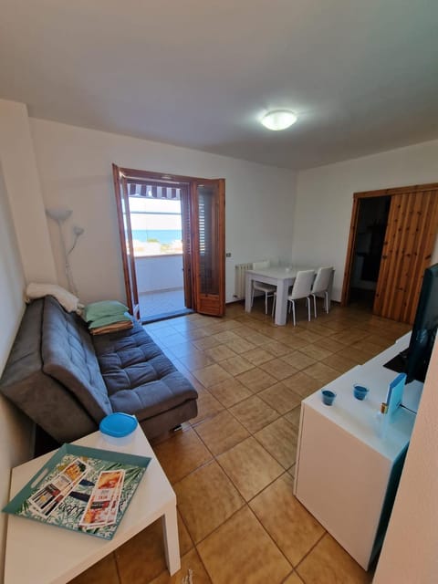 Incantevole appartamento con terrazza vista Monte Conero ombrellone con due lettini inclusi Apartment in Marcelli