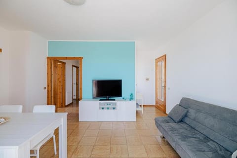 Communal lounge/ TV room, TV and multimedia, Living room