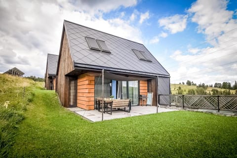 Property building, Patio, Spring, Day, Garden, Garden view