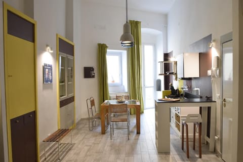 Kitchen or kitchenette, Dining area, stove