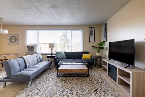 Georgetown Villas Two Bedroom 3-2a Apartment in Fairview Park, Ohio! Apartment in Cleveland Heights