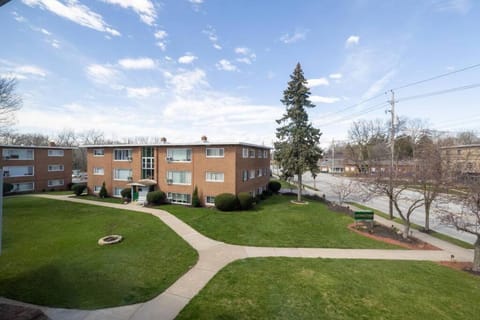 Georgetown Villas Two Bedroom 3-2a Apartment in Fairview Park, Ohio! Apartment in Cleveland Heights
