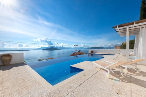 Property building, Patio, Nearby landmark, Day, Natural landscape, View (from property/room), Balcony/Terrace, Lake view, Mountain view, Pool view, River view, Sea view, Swimming pool, sunbed