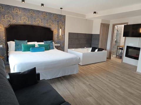 Bed, Hot Tub, Photo of the whole room