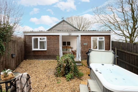 Property building, Patio, Garden, Hot Tub, Garden view