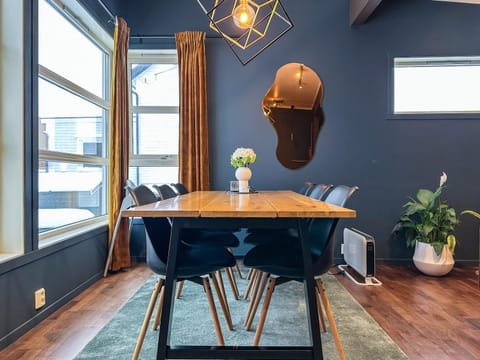 Living room, Seating area, Dining area