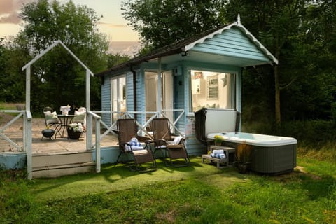 Property building, Patio, Hot Tub, Garden view, sunbed