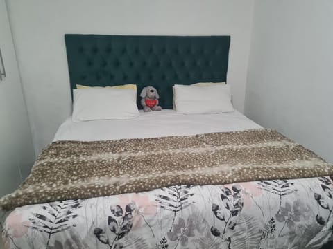 Elikem Properties Bed and Breakfast in Cape Town