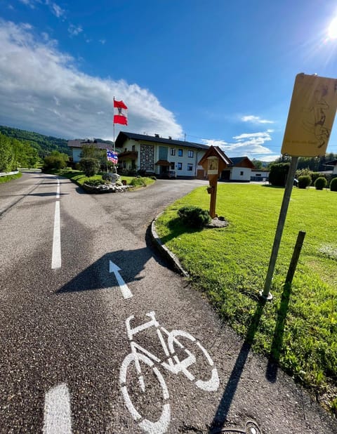 Neighbourhood, Cycling, Street view