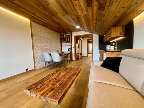 Attique - vue plongeante sur le lac de la Moubra Apartment in Crans-Montana