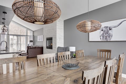 Living room, Dining area