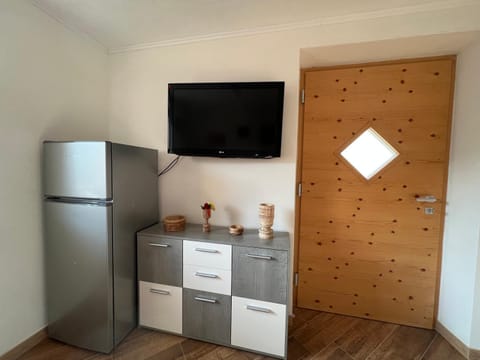 Facade/entrance, TV and multimedia