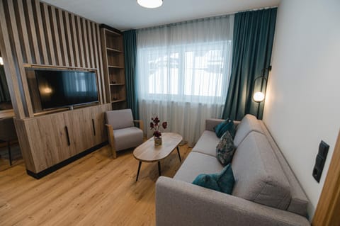 Communal lounge/ TV room, TV and multimedia, Living room, Seating area