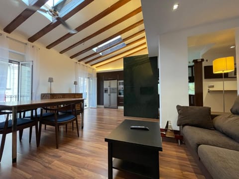Kitchen or kitchenette, Lounge or bar