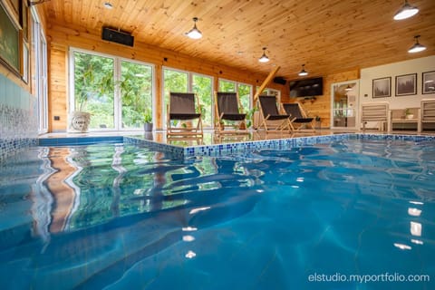 Swimming pool, Entertainment