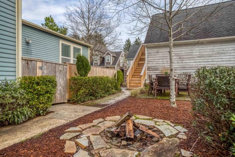 Hidden Treasures House in Lincoln City