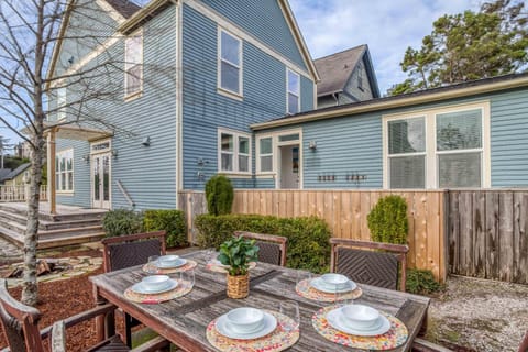 Hidden Treasures House in Lincoln City