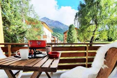 Natural landscape, View (from property/room), Balcony/Terrace, Balcony/Terrace, Dining area, Mountain view
