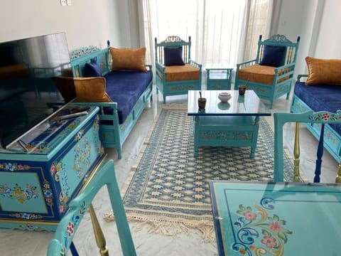 TV and multimedia, Living room, Seating area, Dining area, Evening entertainment