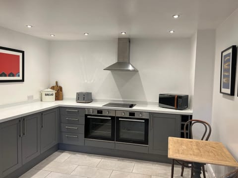Kitchen or kitchenette, minibar, pet friendly, stove, toaster