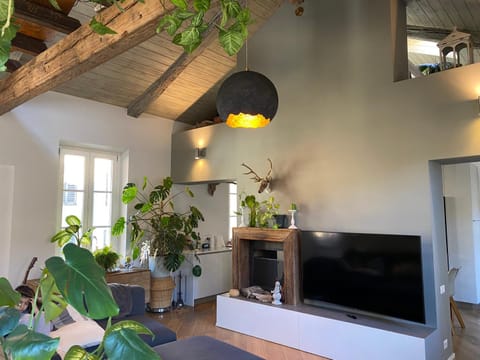 Communal lounge/ TV room, TV and multimedia, Living room, Seating area, Evening entertainment, flat iron