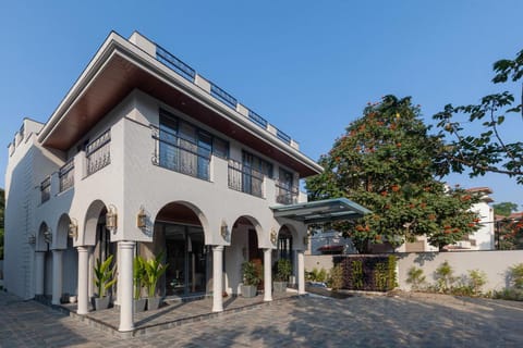 Property building, Day