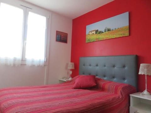 Bed, Photo of the whole room