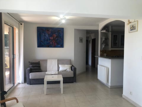 Living room, Seating area, internet