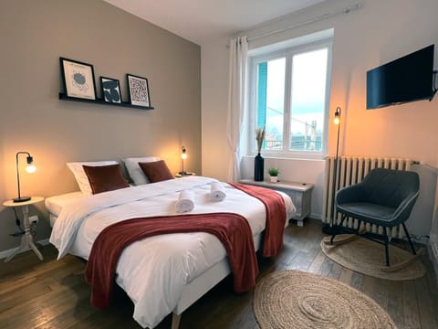 Bed, TV and multimedia, Photo of the whole room, Bedroom, internet, towels