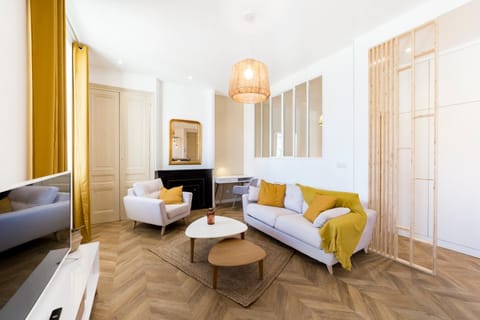 All in Lyon | Séjour élégant et calme Part-Dieu Apartment in Villeurbanne