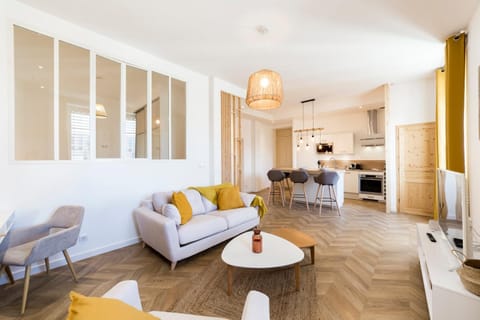 All in Lyon | Séjour élégant et calme Part-Dieu Apartment in Villeurbanne