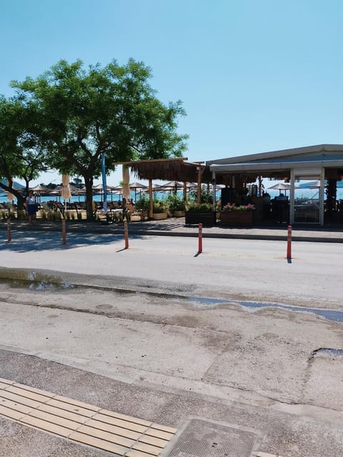 Neighbourhood, Location