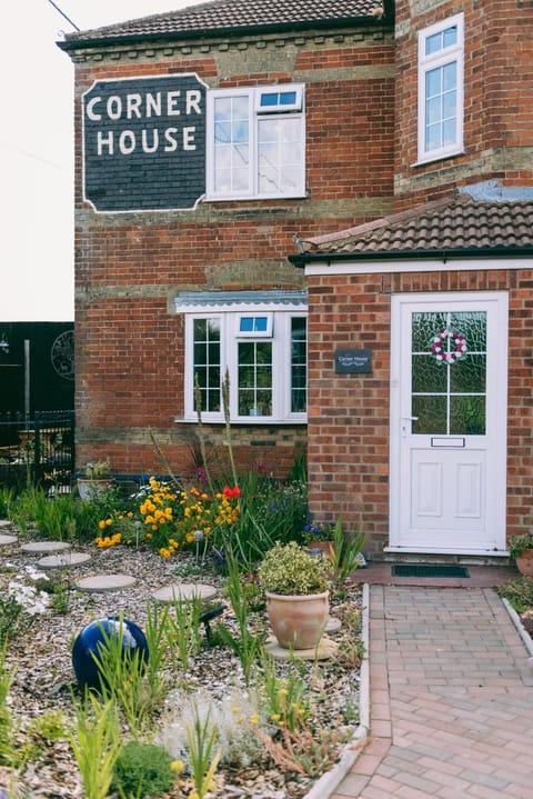 Property building, Spring, Day, Garden, Garden view