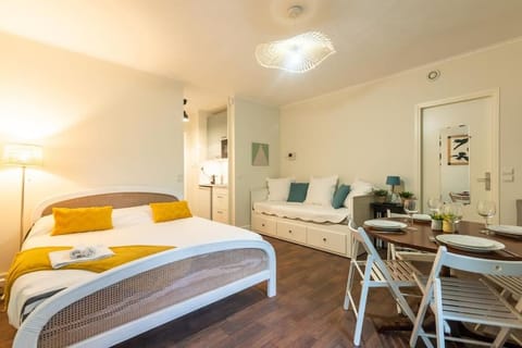 Living room, Photo of the whole room, Bedroom