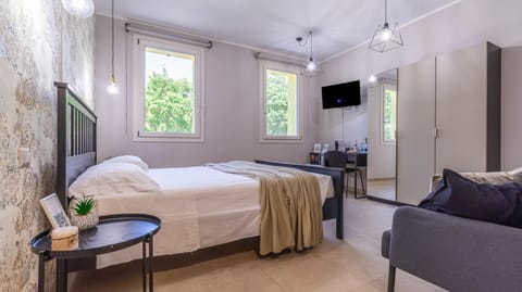 TV and multimedia, Coffee/tea facilities, wardrobe, wedding