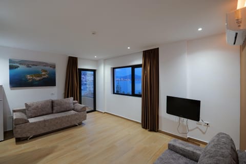 Communal lounge/ TV room, TV and multimedia, Living room, Seating area