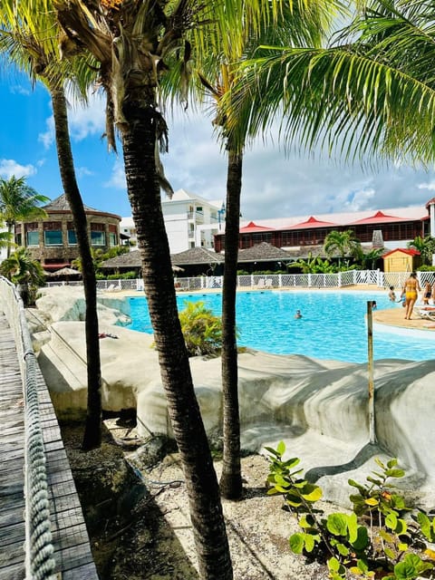 Pool view, Swimming pool, sunbed
