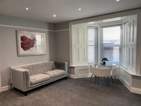 Lounge or bar, Dining area