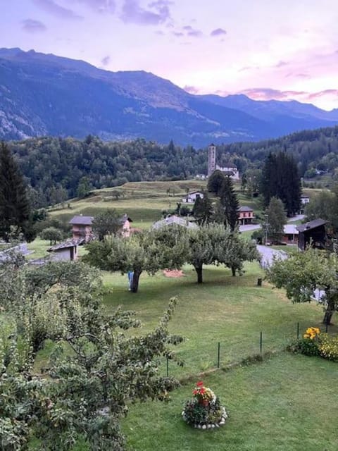 Casa Dorino - luogo idilliaco, ideale per famiglie, terrazza ed ampio giardino, vista montagne, sauna privata Chalet in Canton of Ticino
