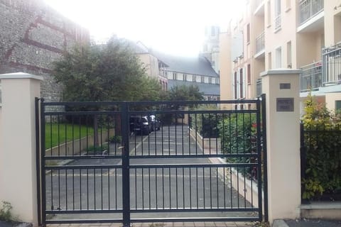 Côté Lavoir à Honfleur, parking privé, ascenseur Apartment in Honfleur