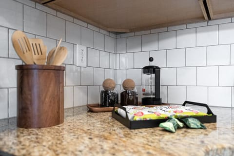 Coffee/tea facilities, Kitchen or kitchenette