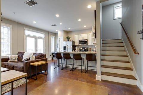 Kitchen or kitchenette, Living room