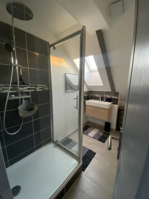 Logement au calme à 20 minutes a pied du circuit avec garage privé House in Le Mans